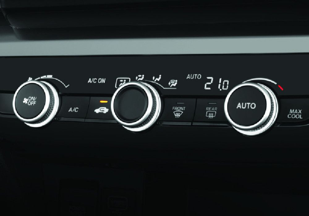 Auto A/CMemberikan kesejukan sepanjang perjalanan, Auto A/C mampu mengatur suhu kendaraan secara otomatis menyesuaikan dengan suhu yang dibutuhkan.