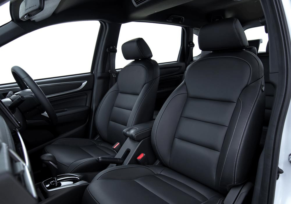 Leather-Trimmed SeatBahan kulit untuk seluruh kursi di tiap baris memberikan kesan premium bagi seluruh penumpang dan mudah dibersihkan.