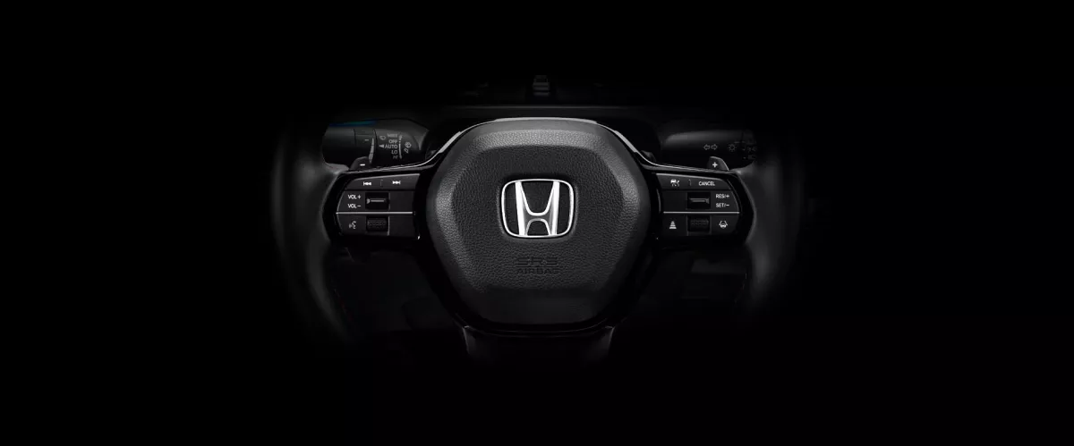 Steering Wheel Mounted Control
Akses berbagai fitur di mobil Anda dengan mudah melalui seperangkat tombol yang ada di roda kemudi.