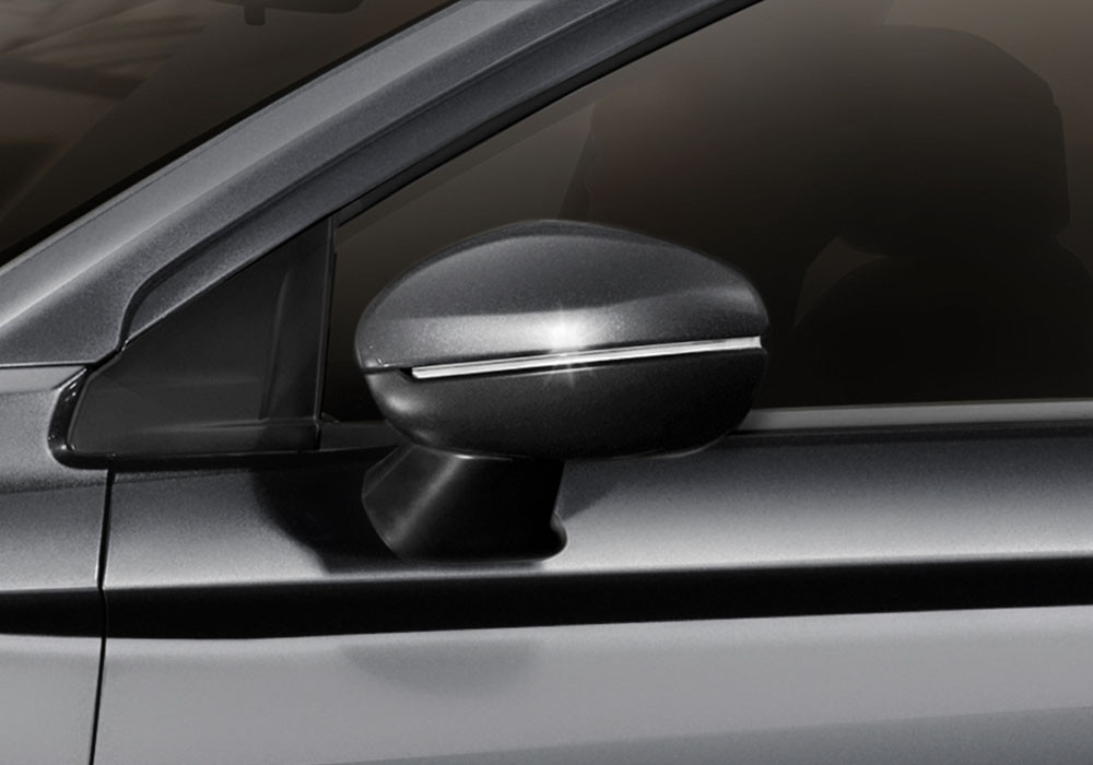 Door Mirror with LED Turning SignalBerkendara dengan New Honda City semakin praktis dengan fitur Power Retractable Door Mirror. Hanya dalam satu sentuhan, Anda dapat melipat kaca spion setelah memarkir mobil.
Selain itu, New Honda City juga dilengkapi LED Turning Signal yang terpasang pada spion, sehingga tampak semakin stand out dan berfungsi memberikan aba-aba kepada pengendara lain saat Anda berbelok.