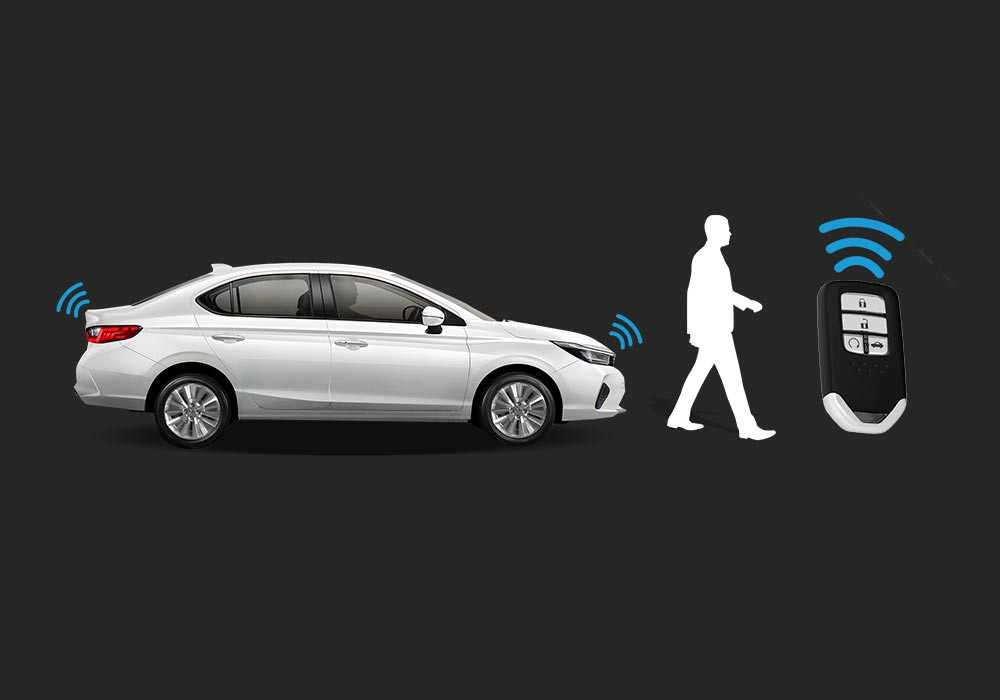 New Walk-Away Auto Lock
Ketika mesin mati dan kunci mobil tidak terdeteksi, maka sensor segera mengunci pintu secara otomatis saat pengemudi jalan sejauh 2 meter meninggalkan mobil.