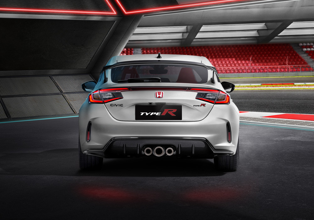 Sporty Bumper Design with Diffuser
Dengan desain tampak belakang baru yang mempertegas kesan sporty dan dilengkapi dengan diffuser dan spoiler baru, semakin memaksimalkan perjalanan Anda dalam menjadi yang terdepan.