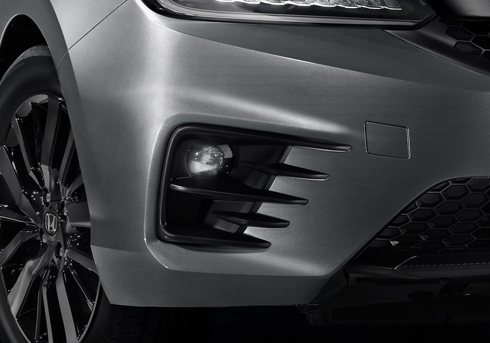 LED Fog Light
Honda City Hatchback RS telah dilengkapi LED Fog Light untuk menghasilkan pencahayaan yang lebih maksimal saat Anda berkendara di jalanan berkabut atau di malam hari.