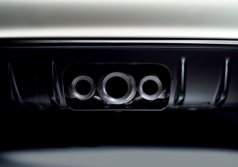 Triple Outlet Exhaust with Active Exhaust Valve
All New Honda Civic Type R dilengkapi dengan Triple Exhaust System yang semakin memaksimalkan pembuangan gas untuk performa lebih maksimal, serta dilengkapi dengan Active Exhaust Valve yang dapat menyeimbangkan suara dari knalpot pada kecepatan rendah maupun tinggi untuk memberikan sensasi suara mobil sport yang lebih baik di sepanjang perjalanan.