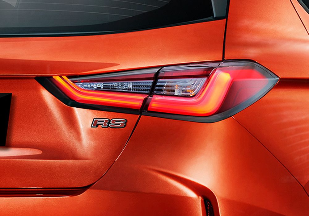 Rear Combi Lamp with LED Light Bars
Tampilan lampu belakang Honda City Hatchback RS tampak sporty dan dinamis dengan mengusung LED Light Bars, jadikan penampilanmu semakin stand out di segala suasana.