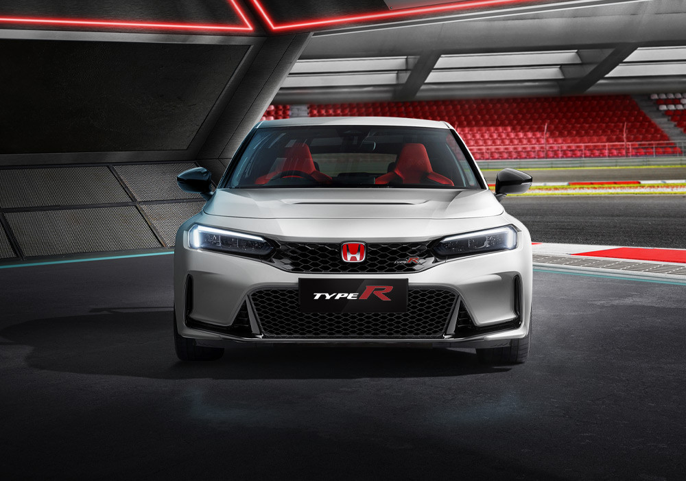 Sporty Bumper Design
Jadikan diri Anda pusat perhatian melalui tampilan All New Honda Civic Type R yang semakin sporty. Tak hanya itu, desain bodi baru yang aerodinamis dirancang untuk membantu Anda menjadi yang terdepan di setiap lintasan sirkuit hingga jalanan perkotaan.