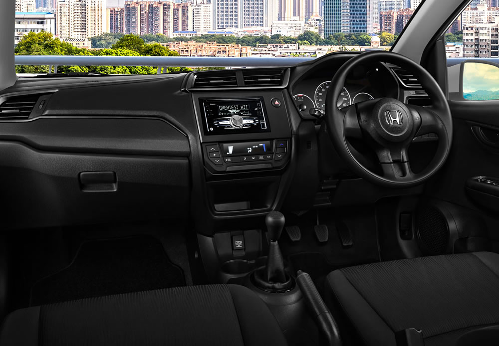 Your Entertaining Better Half
Rasakan sensasi berkendara yang lebih sporty dengan New Honda Mobilio RS!
Dengan nuansa kabin berwarna hitam dengan orange lining pada bagian dashboatd, memberikan tampilan lebih maskulin untuk Anda yang berjiwa sporty.