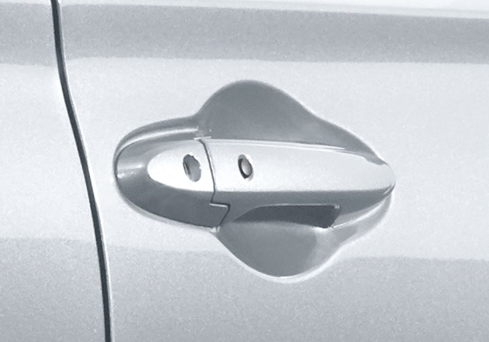 Smart Entry System
Fitur yang memberikan kemudahan pada Anda dalam membuka dan mengunci pintu mobil. Anda cukup mengenggam handle pintu dan kunci akan terbuka.