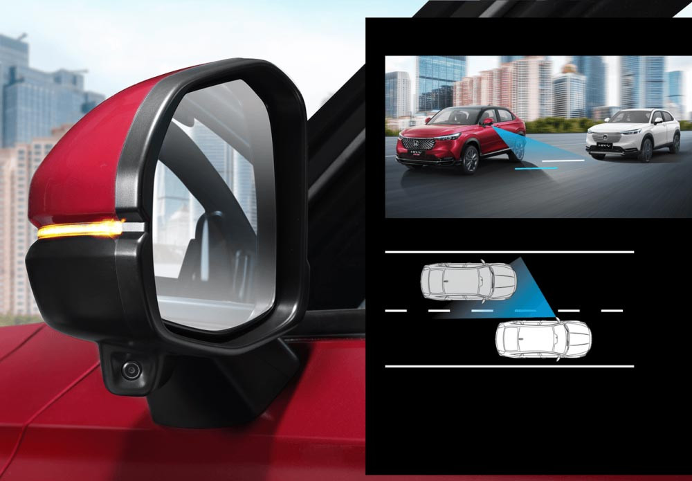 Honda Lanewatch
Di varian RS & SE, fitur ini akan membantu mendeteksi bila ada kendaraan yang melaju dari sebelah kiri belakang.
