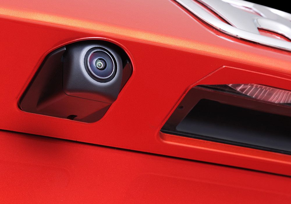 Multi-Angle Rear View Camera
Kini memarkir mobil menjadi lebih mudah dengan fitur Multi Angle Rear View Camera yang terdapat pada Honda City Hatchback RS.
Kamera mundur ini menyediakan tiga mode tampilan, yaitu:
1. Normal View, untuk melihat kondisi dibelakang mobil Anda.
2. Wide View, untuk melihat kondisi dibelakang mobil dengan sudut pandang lebih lebar di bagian kiri dan kanan.
3. Top View, untuk melihat kondisi tepat di bagian bawah mobil Anda.