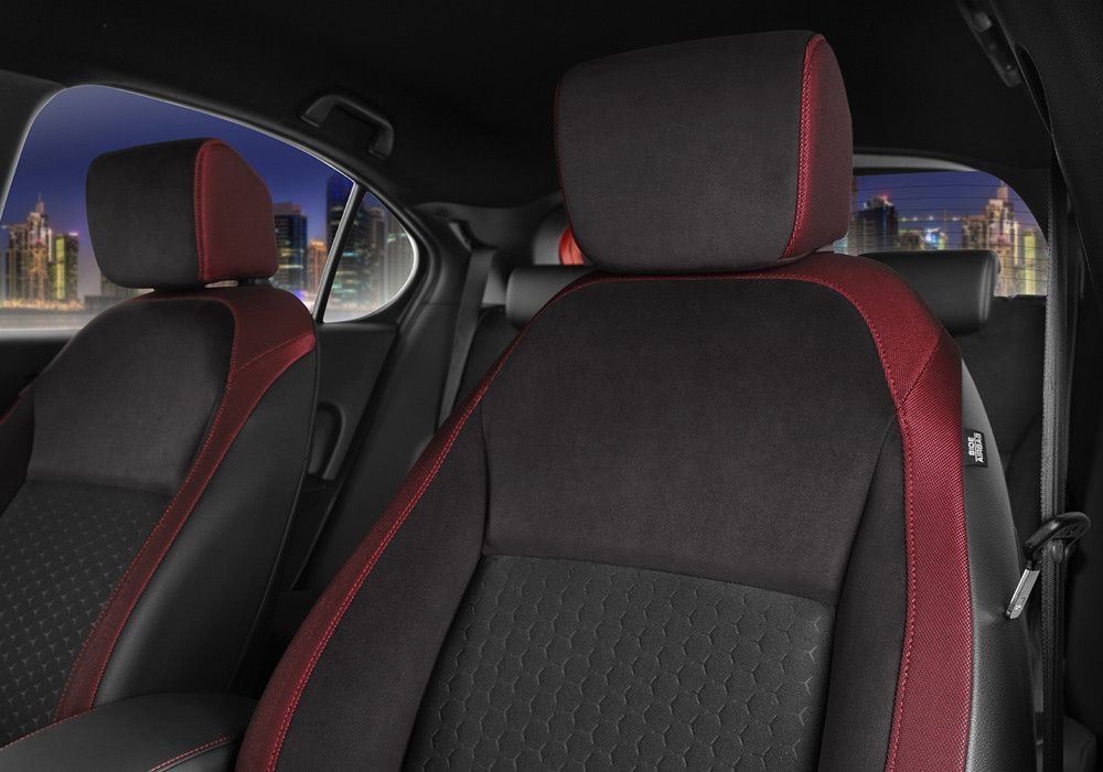 Suede-Fabric-Leather Combi Trimmed Seats
Rasakan kenyamanan di setiap perjalanan Anda melalui jok empuk yang dilapisi material kain dan suede, serta perpaduan warna merah dengan hitam yang memperkuat kesan sporty.