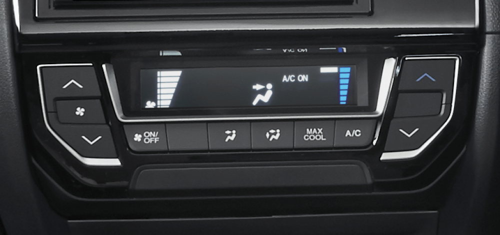 Digital A/C
New Honda Mobilio telah dilengkapi Digital A/C dengan layar indikator yang tampak modern.
Hanya dalam satu sentuhan, rasakan kesejukan yang merata di seluruh kabin.